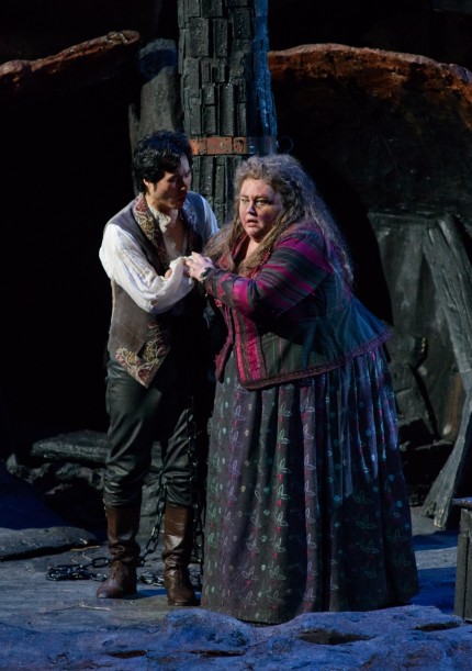 Yonghoon Lee and Stephanie Blythe in Verdi's "Il Trovatore" at Lyric Opera. Photo: Robert_Kusel