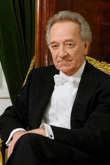 Yuri Temirkanov conducted the St. Petersburg Philharmonic Orchestra Sunday afternoon at Symphony Center.