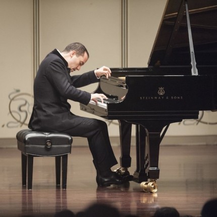 Igor Levit performed Bach's compleet Partitas Wednesday night at Ravinia's Martin Theatre.