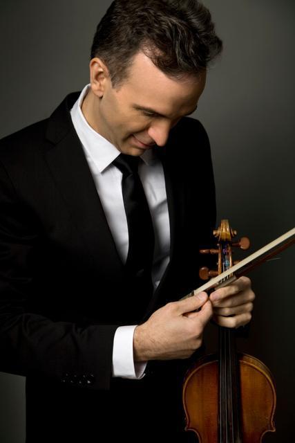 Gil Shaham performed a recital Sunday afternoon at Symphony Center.