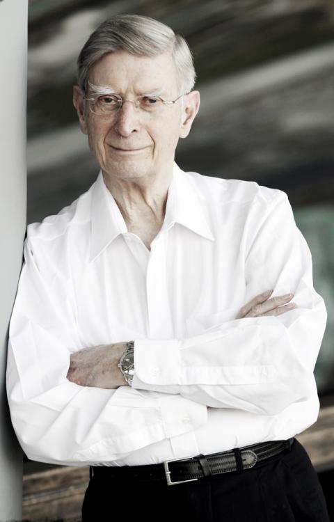 Herbert Blomstedt conducted the Chicago Symphony Orchestra in music of Mozart and Beethoven Thursday night.