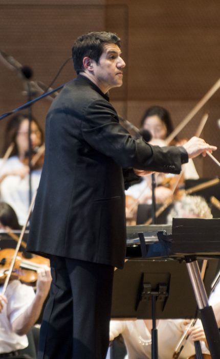 Andres Bedoya conducted the Grant Park Orchestra in Sierra's "Missa Latina" Wednesday night. Photo: Norman Timonera