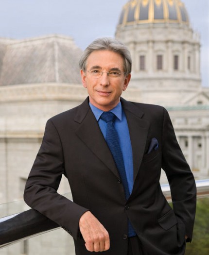 Michael Tilson Thomas conducted the New World Symphony in its Chicago debut Saturday night at the Harris Theater.