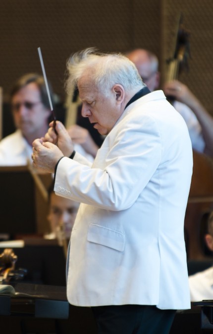 Leonard Slatkin conducted the Grant Park Orchestra and Chorus Friday night at the Pritzker Pavilion.