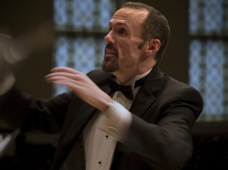 Timm Adams opened his final season leading the Chicago Chamber Choir with a retrospective program.
