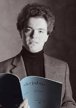Evgeny Kissin performed music of Chopin and Scriabin Sunday afternoon at Symphony Center.