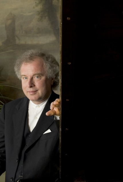 Sir Andras Schiff performed a recital Sunday afternoon at Symphony Center.