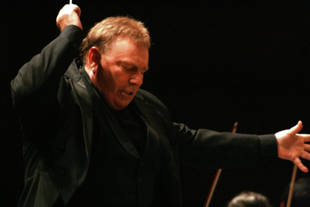 Gerhardt Zimmermann conducted the Chicago Philharmonic Sunday in Evanston.