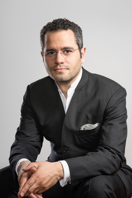 Andrew Grams conducted the Elgin Symphony Orchestra in music of Copland and Shostakovich Saturday night at the Hemmens Center.