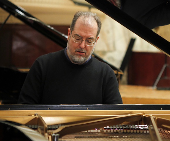 Garrick Ohlsson performed a program of Russian music Sunday at Symphony Center. 
