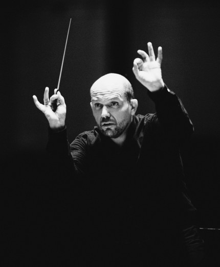 Jaap van Zweden conducted the Chicago Symphony Orchestra in music of Britten and Shostakovich Thursday night.