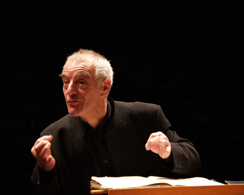 Nicholas Kraemer conducted Music of the Baroque Monday night at the Harris Theater.
